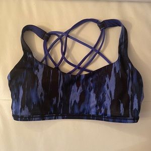 Lululemon sports bra size 6